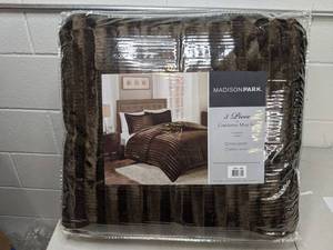 lot 392 image: MadisonPark 3 Piece Comforter Mini Set - FullQueen