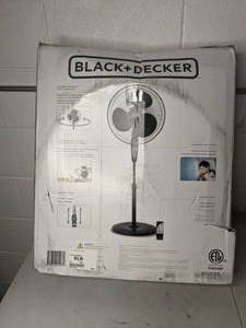 lot 63 image: BLACKDECKER 18 Pedestal Fan with Remote