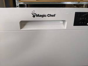 lot 436 image: Magic Chef, 21 in. White Electronic Portable 120-volt Dishwasher