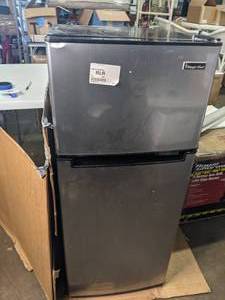lot 477 image: Magic Chef 4.5 Cu. Ft. Mini Refrigerator with Top-Mount Freezer - Stainless Steel Door