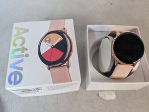 lot 377 image: SAMSUNG Galaxy Watch Active - Bluetooth Smart Watch (40mm) Rose Gold