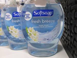 lot 46 image: Softsoap Fresh Breeze