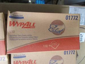 lot 141 image: Wypall L10 Wipes