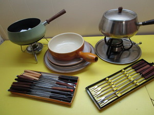 Fondue Sets, Pottery Trays