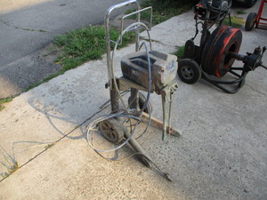 lot 3 image: Graco Airless paint sprayer