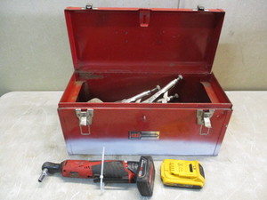 lot 6 image: Toolbox with tools Milwaukee Dewalt