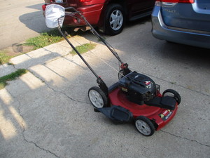 lot 11 image: Toro 6.5HP Mower