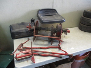 lot 21 image: Rear Engine Snapper Transmission Tank Seat