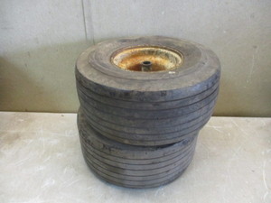 lot 23 image: Tires and Wheels 15x6.00-6
