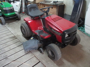lot 71 image: Murray Riding Lawnmower