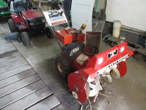 lot 72 image: Craftsman Snowblower