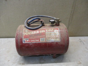 lot 124 image: 5 Gallon Air Tank