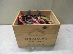 lot 128 image: Box of Straps and Bungees