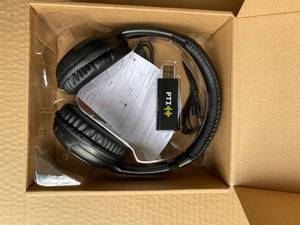 lot 4 image: Wireless headphones USB transmitter...