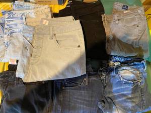 lot 18 image: 7 pair of skinny jeans size about 2...