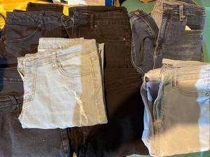 lot 20 image: 7 pair of skinny jeans size about 2...