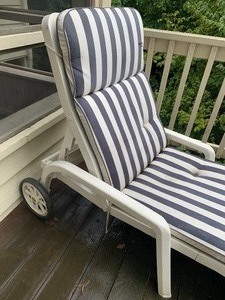 lot 20 image: Patio Outdoor Lounging Chair by Grosfillex