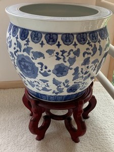 lot 42 image: Decorative Large Planter on Wood Stand
