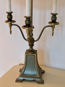 lot 48 image: Vintage Three Arm Metal Table Lamp