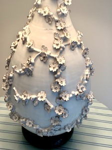 lot 63 image: Vintage Large Ceramic Floral Design Table Lamp