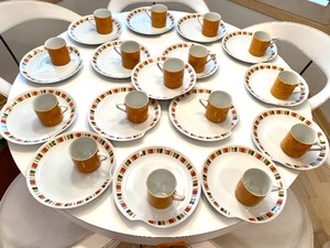 lot 75 image: (16) Mid Century Snack Plates and Cups by Harmony
