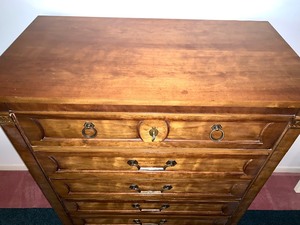lot 88 image: Vintage Thomasville Dresser