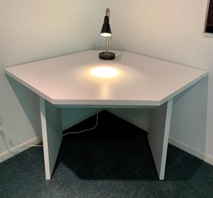 lot 96 image: White Corner Desk w Desk Lamp