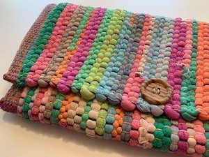 lot 109 image: Vintage Ladies Clutch Made from a Braided Rug