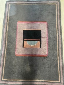 lot 113 image: Stunning Rug