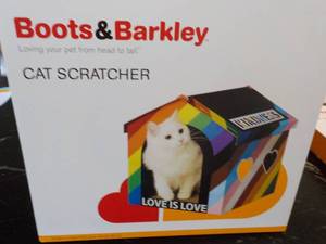 lot 83 image: Boots and Barkley Cat Scratcher...