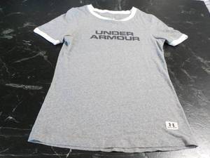 lot 86 image: Under Armour Grey Top Size L...