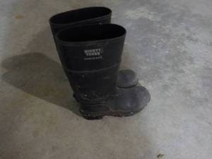 lot 115 image: Mighty Tough Rubber Boots size 78...