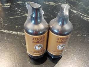 lot 124 image: 2 - 10 oz Bottles Argan Diabella 1 ...