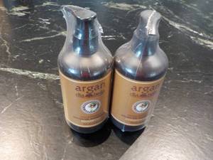 lot 126 image: 2 - 10 oz Bottles Argan Diabella 1 ...