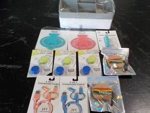 lot 140 image: Organizer and Electronic Products...