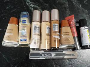 lot 147 image: Makeup Assortment...