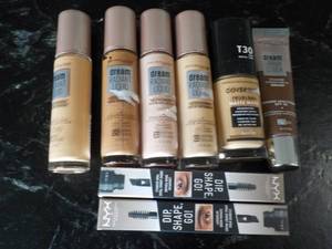 lot 148 image: Makeup Assortment...