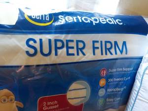 lot 153 image: Serta Super Firm King Size Pillow...