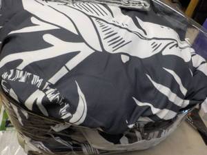 lot 183 image: Queen Size Comforter and 2 Shams...