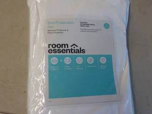 lot 191 image: Room Essentials Bed Protection Set...