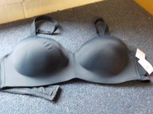 lot 213 image: Auden size 44 D Black Bra...