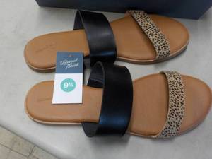 lot 226 image: Universal Thread Size 9 12 Sandals...
