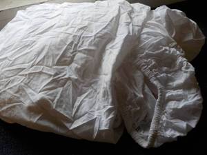 lot 235 image: White King size Fitted Sheet...