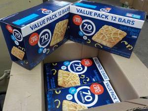 lot 326 image: 4 Boxes 12 bars each Fiber One Lemo...
