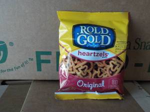 lot 373 image: 4 Cases of 40 bags each Rold Gold H...