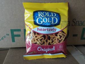 lot 374 image: 4 Cases of 40 bags each Rold Gold H...