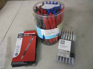 lot 37 image: Pens- see all pictures...