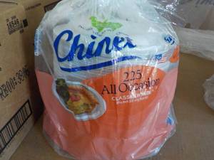 lot 391 image: Chinet 225 all occasion White Plate...