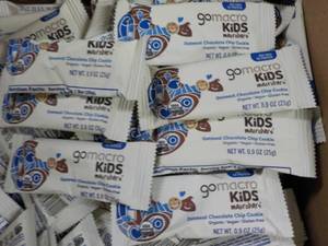 lot 424 image: 95 Gomacro Kids Oatmeal Chocolate C...