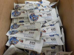 lot 425 image: 95 Gomacro Kids Oatmeal Chocolate C...